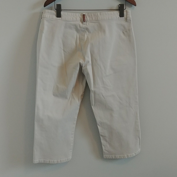 Lee Bermuda Shorts - Picture 8 of 12
